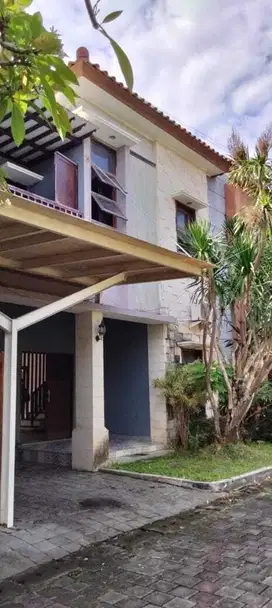 Disewakan rumah minimalis 2 lantai  semi furnish di tukad balian, Reno