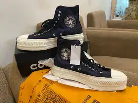 Sepatu converse size 37 masih baru lokasi Makassar tidak terpakai