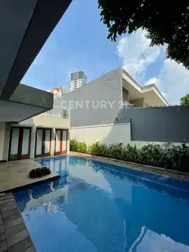 Rumah Dengan Rooftop Dan Kolam Renang Disewakan Di Kuningan