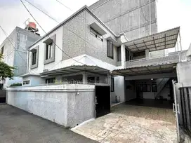 Rumah Siap Huni 280m² Punya Jalan Khusus Langsung Ke Carport