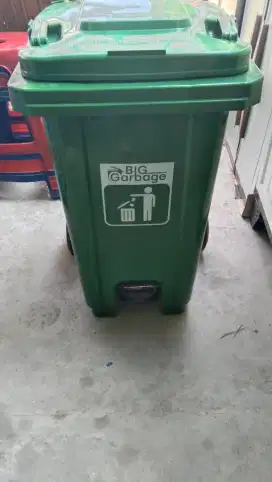Kotak sampah injek