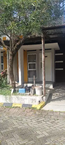 Rumah siap huni, bersih terawat,strategis,nyaman dan aman,dan tenang