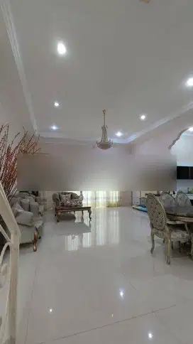 Dijual Rumah Besar di Perumahan Venice Uk 12x30