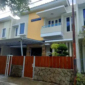 Rumah bagus di dalam perumahan elit merapi view