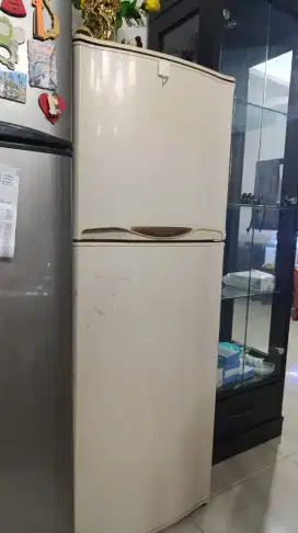 Kulkas merk Sharp 2 Pintu