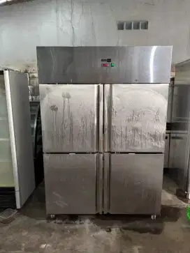 Uprigh frezer mastercool 4 pintu mesin ori