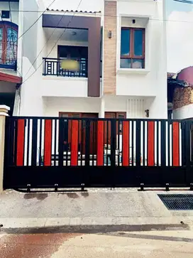 Rumah di Pondok Bambu Dalam Komplek Keamanan 24 Jam Lokasi Strategis