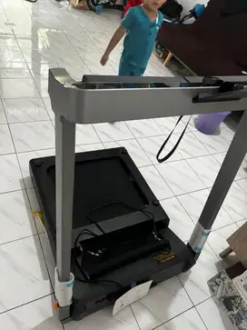 Preloved like new Treadmill kingsmith fodable 3in1