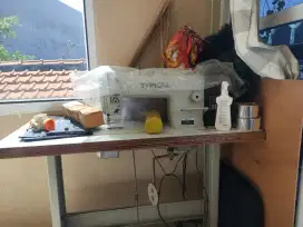 Mesin iahit Typical sudah servio istimewa