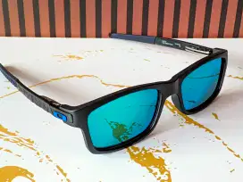 KACAMATA OKLEY LENSA BIRU POLARIZED