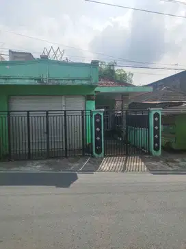 Rumah pinggir jalan cocok untuk hunian atau Usaha di klayatan sukun