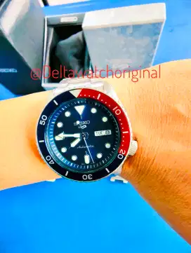 Seiko 5 Sports SRPD53K1 Superman Pepsi Gradian Blue Dial Automatic