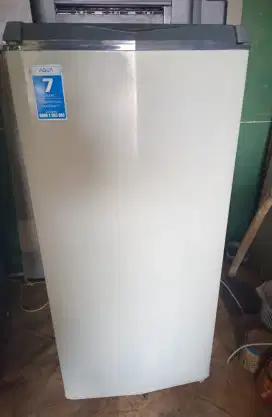 Di jual kulkas aqua 1 pintu normal siap pakai