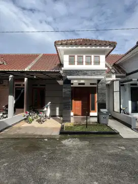 Jual rumah luas Meruyung depok