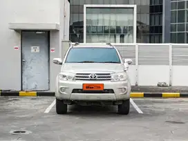 Toyota Fortuner 2.7 G Lux AT Bensin 2010