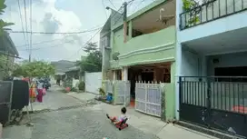 Rumah Ceiling tinggi, 4Kmr di Kota Bekasi