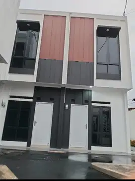 Rumah Ready siap huni MURAH MERIAH HOOK 2 lantai Cipinang elok Jaktim
