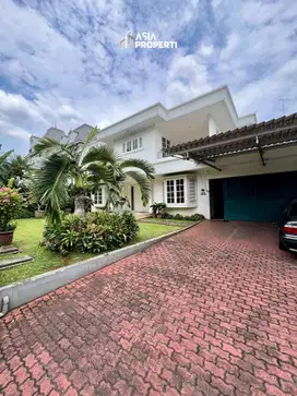 Rumah Bagus Simprug Golf Jakarta Selatan Jarang Ada