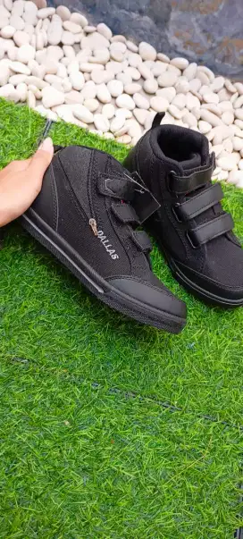 Sepatu sekolah anak sd