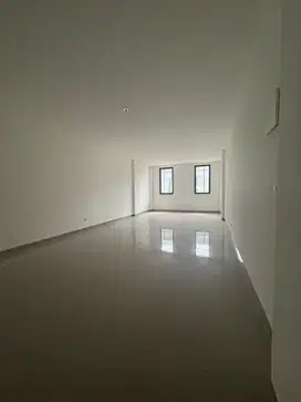 DISEWAKAN RUKO OSAKA BOULEVARD DANAU 2MUKA UK 4,5X15 3LT HIGH CEILING