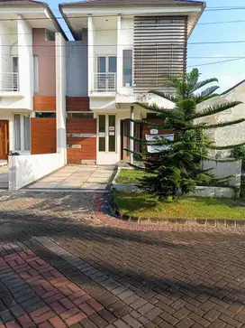 Rumah Dua Lantai Murah di Perum Puri Safira Regency Menganti - Gresik