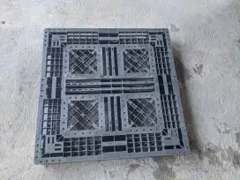 Palet plastik bekas kondisi 90%
