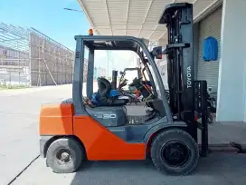 Dijual Forklift Toyota 3 Ton,Matic,Threelift 5,5 Meter,Tahun 2017