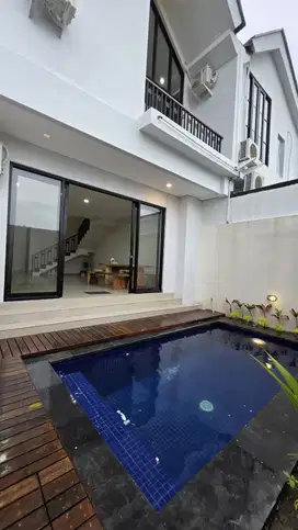 DijualVilla Pribadi dan Komersial, berada dekat dengan Taman Seminyak
