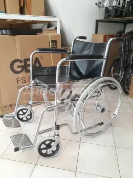 Kursi roda BAB bekas