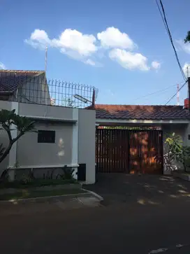 Dijual Rumah Mewah Full Furnished Halaman Luas Siap Huni