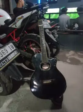 Gitar agustik Yamaha