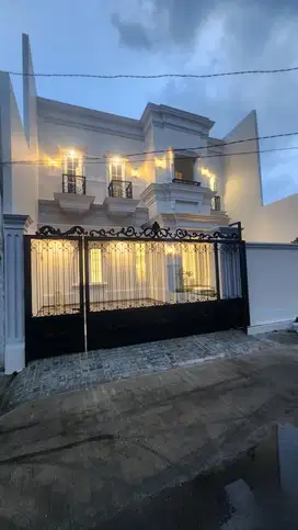 Rumah Mewah di Komplek DPR Joglo