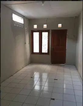 Dijual rumah dengan lokasi strategis di tengah kota