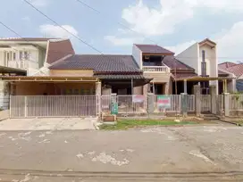 Rumah Tanah Luas 15 Menit ke Pintu Tol Kunciran 4 Hadap Timur J-26077