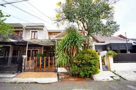 Rumah Asri 4 KT 15 Menit ke Stasiun Jurang Mangu Hadap Timur J-14640
