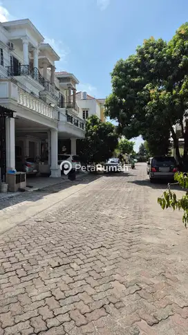 VILLA KOMPLEK THE PIAZZA RESIDENCE | DAERAH HELVETIA (RICKY YOE)