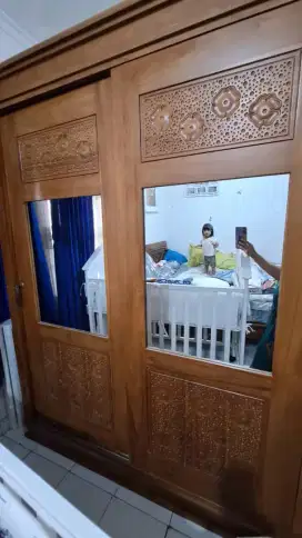 Lemari baju jati slide