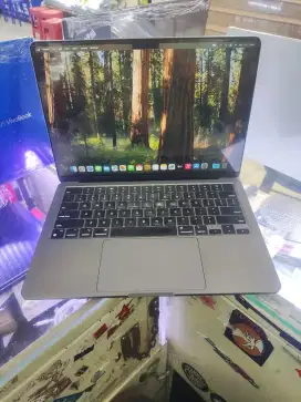 Macbook Air 13inc 2022 M2 Ram 8GB SSD 256GB Cc 295 BH 88%