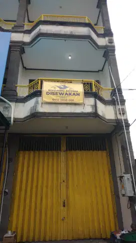 Disewakan gudang di jalan utama