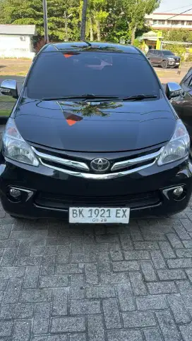 Toyota avanza 2012 black