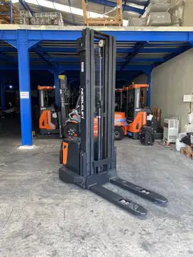 Hand Stacker Full Electric Kap. 1.5 Ton Dan Lifting Height 6 Meter