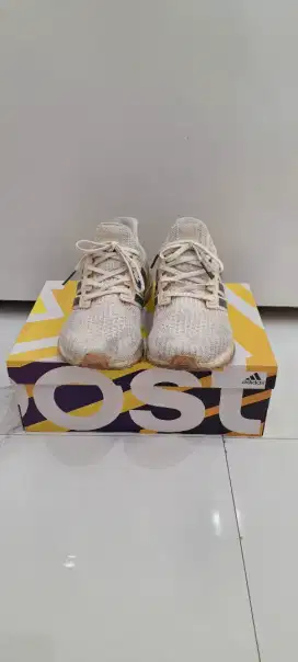 Dijual adidas ultraboost tipe 1.0 ukuran 42 2/3 ori lengkap dus
