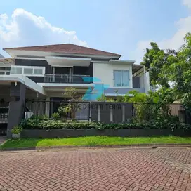Rumah Mewah Graha Famili Surabaya Barat Golf View