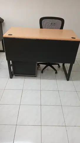 Meja Kantor Satu Set Dengan Kursi