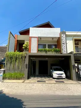 RUMAH MEWAH LUX EKLUSIF 3 LANTAI - STRATEGIS DI DEKAT JOGJABAY
