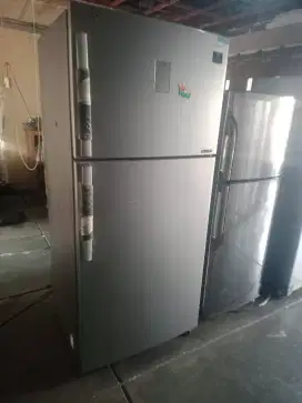Kulkas dua pintu jumbo
