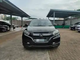 Dijual mobil HRV mulus warna hitam