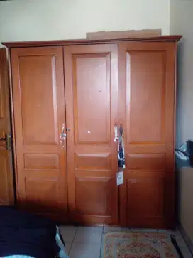 Lemari 3 pintu kayu jati antik