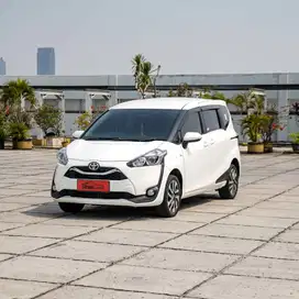 Toyota sienta v 1.5 AT putih 2020