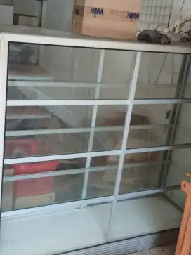 Etalase Kaca Bekas Bahan Kue